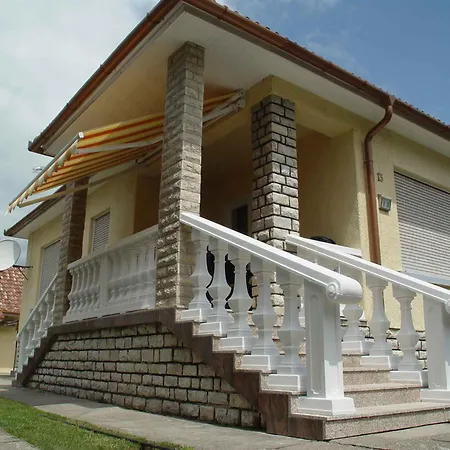 In 48120 * Балатонсарсо