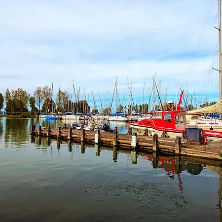 In 48120 Semesterbostad Balatonszarszo