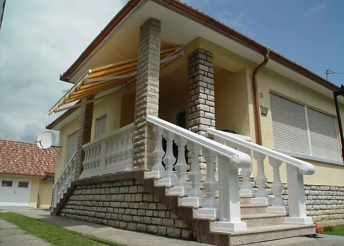 In 48120 * Balatonszarszo